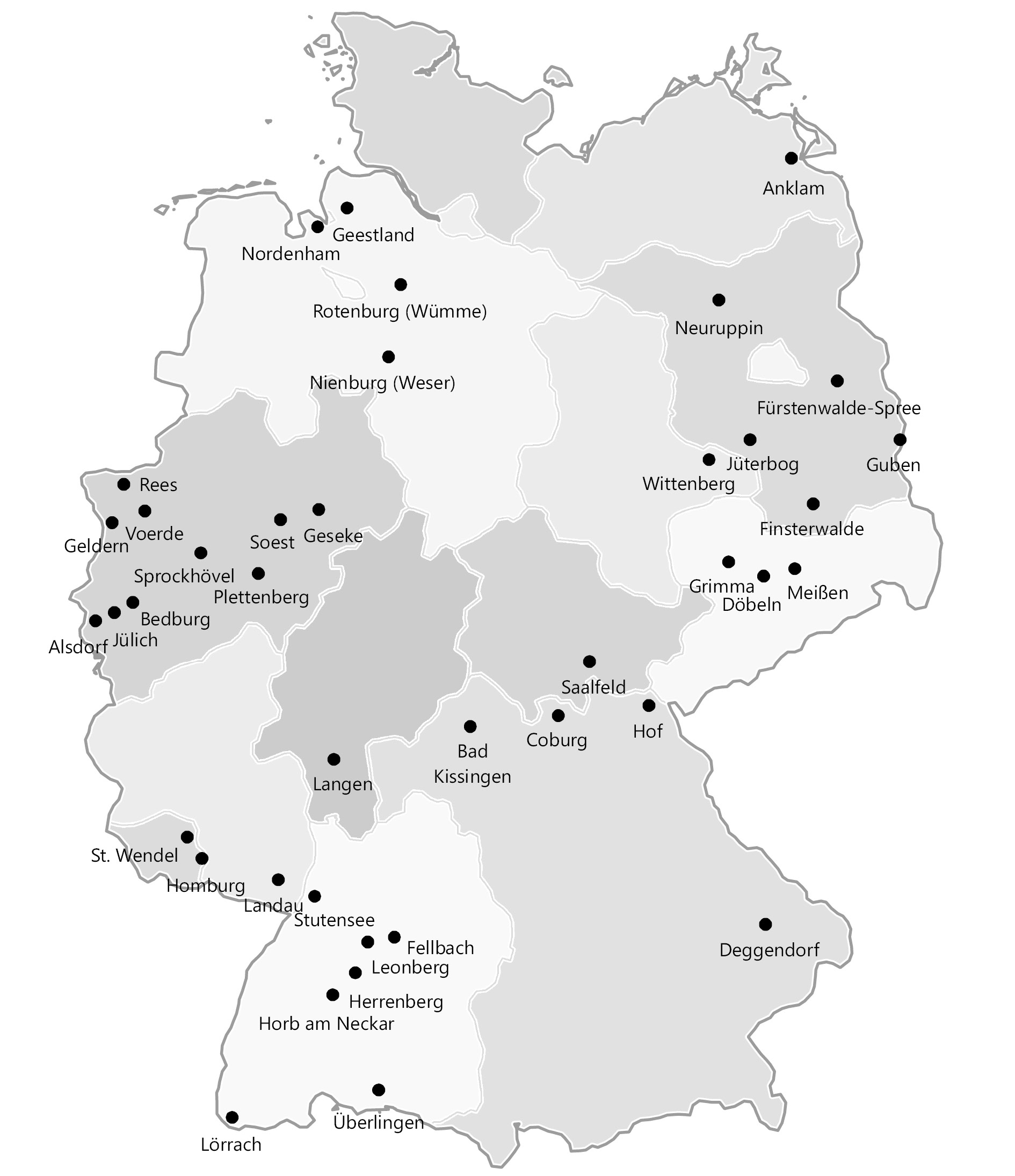 Abbildung vier zeigt eine Deutschlandkarte mit den Städten im Mittelstadtnetzwerk. Diese verteilen sich ausgehend von Anklam, Geestland, Nordenham, Rotenburg (Wümme) Neuruppin, Nienburg (Weser) im Norden über die Städte Fürstenwalde- Spree, Jüterbog, Guben, Wittenberg, Finsterwalde, Grimma, Döbeln, Meißen im Osten Deutschlands sowie die Kommunen Rees, Voerde, Geldern, Sprockhövel, Soest, Geseke, Plettenberg, Bedburg, Jülich und Alsdorf im Westen, sowie die fünf Städte Langen, Bad Kissingen, Coburg, Saalfeld und Hof in der Mitte Deutschlands bis hin zu St. Wendel, Homburg, Landau, Stutensee, Fellbach, Leonberg, Herrenberg, Horb am Neckar, Deggendorf, Überlingen und Lörrach im Süden Deutschlands.